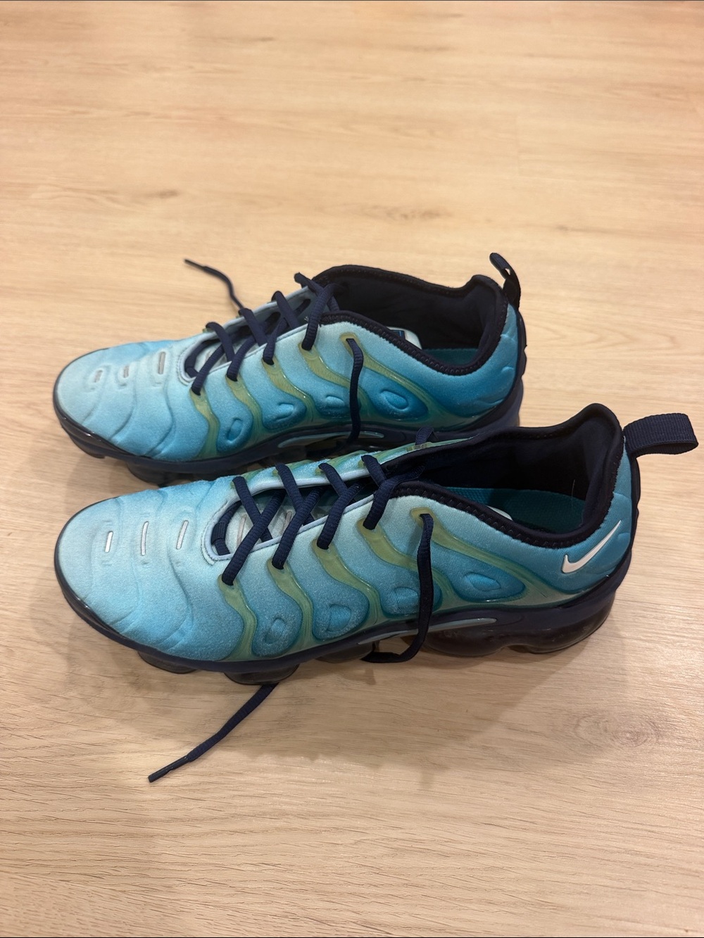 Nike air max 10.5 Teal and Navy Gradient Sneakers